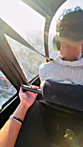 منشن أصحابك وقلهم 👇 يلا نطلع جولة فوق عمّان بـ150 دينار وتشمل 3 أشخاص 0790002020 0797778010 #UpInTheAir #WeddingElegance #blackhawkhelicopter #JordanFromAbove #goldeneagleaviationacadmy 