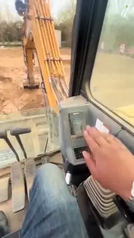 Belajar Mengemudi Ekskavator