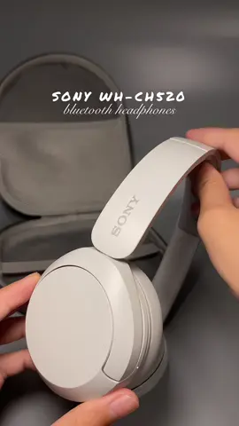 Lightweight. Clear sound. All-day comfort. 🎧 Sony WH-CH20 got it all. #sony #headphones #minimalist #fyp #sonyheadphones 
