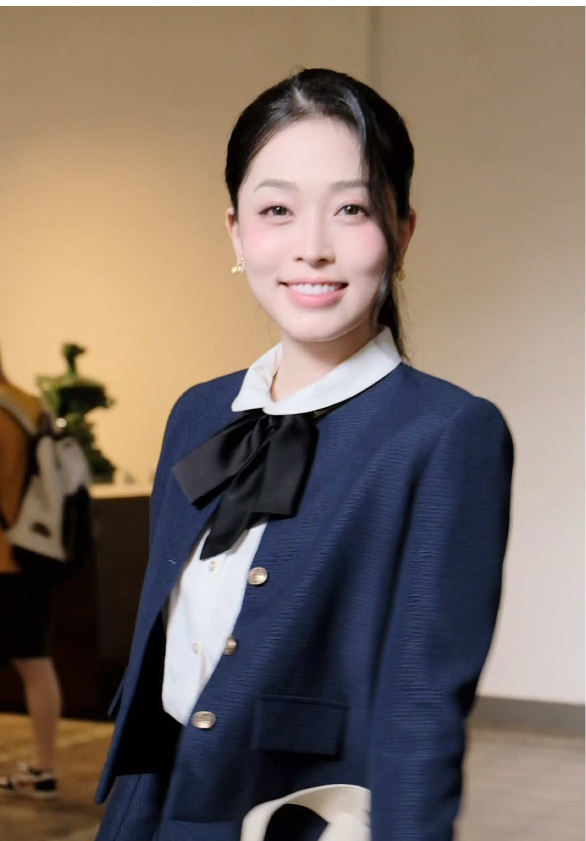 Set dạ tweed màu tối giản nhưng vẫn giúp visual nàng toả sáng #calie #simplypretty #congso 