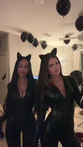 Catwoman with @byvalentinasalazar for the night 🐈‍⬛  @Fashion Nova #fashionnova #catwoman #catwomancostume 