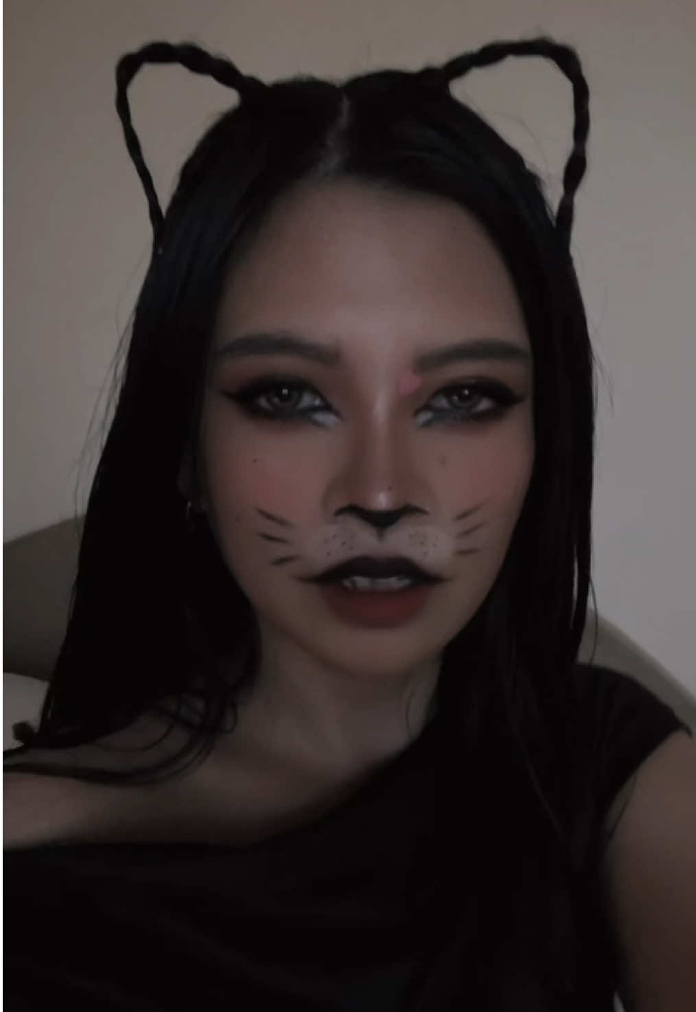 bad luck never looked this good 😏🖤 #halloween2025 #transition #gelauvs 