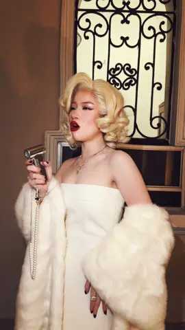 Trick or Treat 🎃 #halloween #MarilynMonroe #lambaongoc #