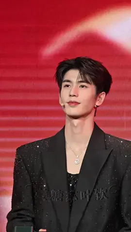 คุณพี่ตากล้องยังอยู่ดีใช่ไมคะ ยักคิ้วให้ขนาดนั้นวูปไปรึยัง555 😜😍😘#zhanglinghe张凌赫 #zhanglinghe  #จางหลิงเฮ่อ       #จางหลิงเฮ่อzhanglinghe张凌赫 