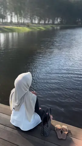 Semoga kita juga bisa bahagia seperti wanita lain