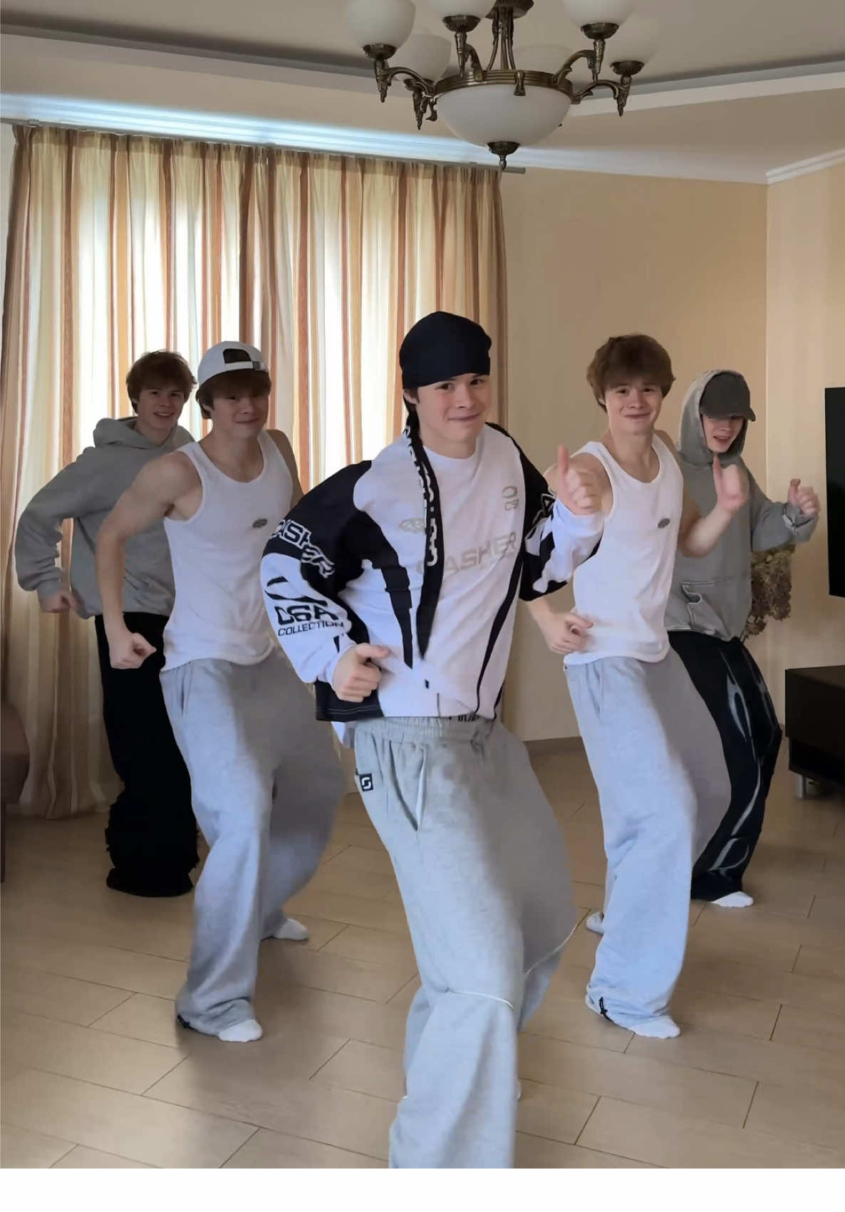 @тгк: @cashercollection 🕺🕺🕺🕺🕺| Тгк: Пастбище Nekopopseka  #тренд #близнецы 