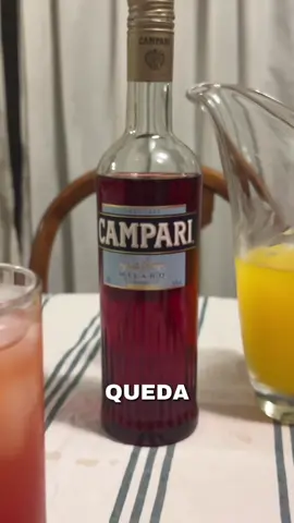 Después de una semana intensa de estudio, nada mejor que cortar con un trago simple que nunca falla: 🧊 hielo + 🍊 Campari + jugo de naranja. Plan ideal: amigos, buena charla y un Campari Orange en mano ✨ #CampariFM #CampariOrange @For_Me @Campariarg 