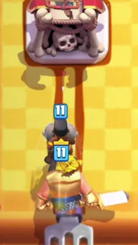 Golden knight giving shots #clashroyale #supercell #clashroyalememes #jynxzi #goldenknight 