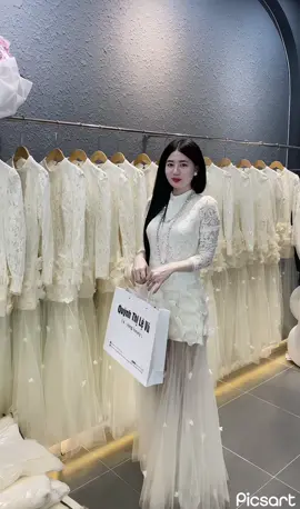 🖤 Mình bị ấn tượng với những người luôn có trách nhiệm với lời nói của họ… 🤍Không cần nói nhiều, chỉ cần nói được làm được!👗🤎#vaýhottrend #xuhuong #happywedding #măcdepmoingay #bãodon @Klong Shop @FB:Quỳnh Thị Lệ Vũ(-KLONGSHOP) 