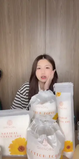 Bông tẩy trang Grenobil mềm mại, không gây rát da, phù hợp mọi loại da. Giá tốt nhất khi chốt đơn trên live!