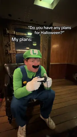 I’ll take this over any Halloween party🔥 #thescenicgamer #luigismansion #halloween #luigi #gamer 