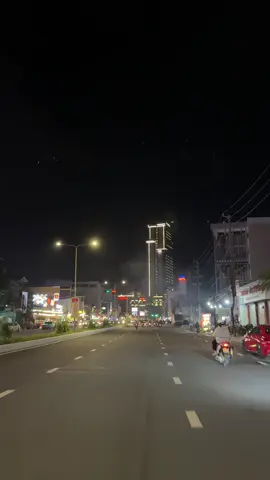 Thật ra có rất nhiều chuyện, bạn không nhất thiết phải tìm kiếm câu trả lời. Bạn chỉ cần ngoảnh đầu nhìn lại những chuyện mà người ta đã làm, đó chính là đáp án.. #anh_ăn_cơm_chưa🌻 #viraltiktok #đườngphố #cantho #chillwithtiktok 