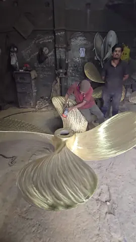 شاهد عملية تصنيع مراوح السفن المذهلة كاملة؟ #صناعة_السفن #حرفي_يدوي #باكستان #براعة 