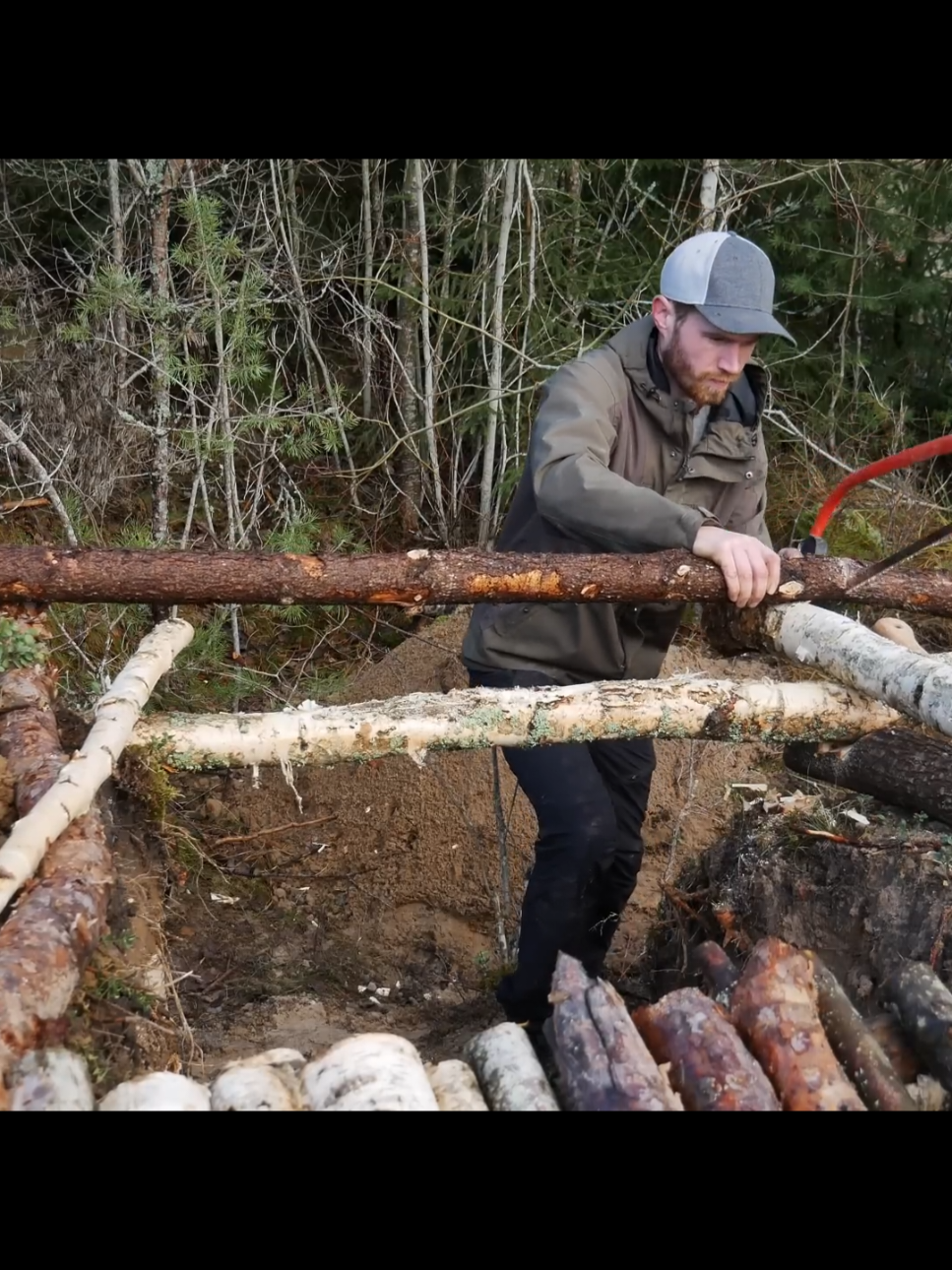 Secret dugout shelter 🧬 inside the fireplace 🫥 #campinghacks #bushcraftstories #campinglife #outdoorcooking #bushcraftsurvival 