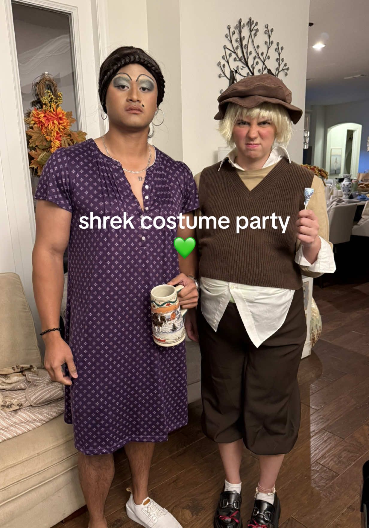 stay till the end for a surprise 🤣  #shrekparty #halloweencostume #costumeidea #halloweenparty #halloweenpartyideas  @@Carlos.Adrian @gabriela_178 @Itssocheesy 