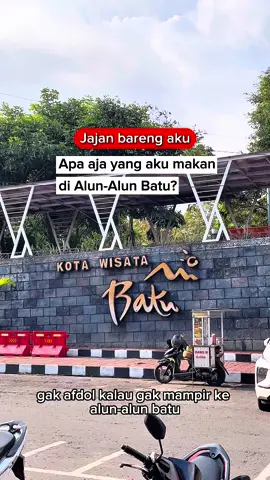 Gak seru kalau ke batu gak kulineran di Alun-Alun Batu Jajanan yg gak pernah aku skip itu ya si sate lok lok ini, karena bumbunya enak banget dan persosisannya selalu fresh Telur gulungnya juga juara guys cuma 2.000 an aja tp segemoy ini Staycation kurang lengkap tanpa penginapan yang nyaman Untungnya aku nemuin 1 hotel yg cuma 10 menit dari Alun-Alun Batu, aku nginepnya di Urbanview Hotels Batu Aku pesennya lewat @•RedDoorz• biar praktis dan nyaman Biar kamu dapet promo kayak aku juga, pake kode promo ini guys : YUKNGINEP Gas staycation sekarang guys🥰 #urbanviewbyreddoorz #urbanview #urbanviewhotel 