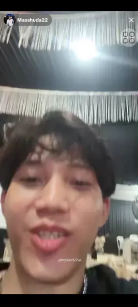 Pov: Paksu baru ngumpul sama temen2nya, istrinya ngambek minta sun 😆 Untung gak disuruh pulang yaa mas @Masshuda22 cuma disuruh mandi.. 🤣 Istri istrimu lhooo perhatian asline mas, ngelingke adus bojone ben seger tamba guanteng ngono lhoooo😋🤗 #masshuda22 #myworldhss #hssfamily 