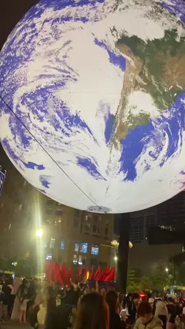 1 vòng Trái Đất trong vài giây nhé mọi người 😁. Clip đu trend mưa zó 😅😅😅 #traidat #hotay 