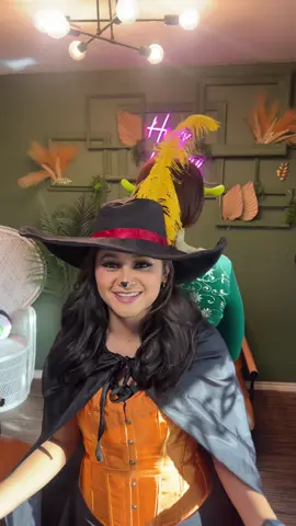 When Fiona meets Puss in Boots… magic happens 🐱💚👸 @𝑪𝒍𝒂𝒓𝒊𝒔𝒔𝒂  #Halloween2025 #PrincessFiona #PussInBoots #ShrekSquad #ClawsAndCrown 