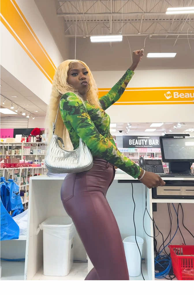 Even If That MF Small 😝😝😝 #ykniece #vibes #takemethrudere #fyp 