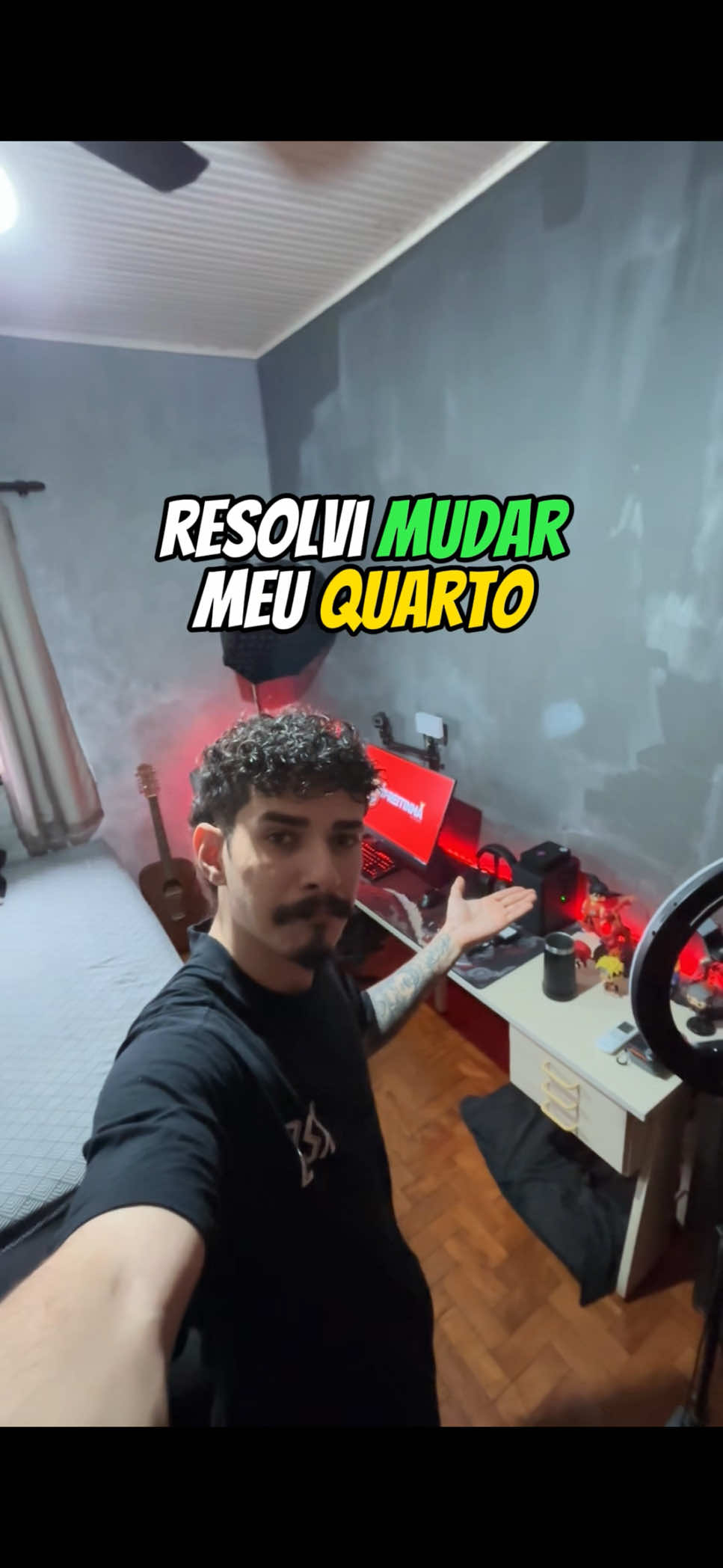 Reformando meu quarto gamer! Nesse vídeo eu te mostro algumas mudanças que fiz no meu quarto pensando em melhorar o espaço e criar um cenário pras lives. Comprei vários produtos baratos na @Shopee Brasil que deram outra cara pro setup! ID Prateleira de Aço: ARM-WFC-YFL ID Fita LED RGB: ASX-PHE-TDJ ID Luz RGB Ulanzi: AJA-BCB-MDT ID Tripé Ulanzi: BNC-GVP-ARH ID Plantinha 01: BTT-DDW-DPT ID Plantinha 02: AWR-CLL-ZEJ ID Tapete: AQP-AKM-GJQ ID Umidificador: BUE-ALG-FNU #acheinashopee #shopeecreator #reforma #quartogamer #decoracaogamer *publi