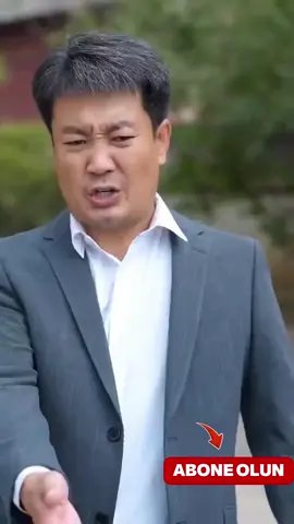 KADİM GÖZLER. Fakir bir üniversite öğrencisi olan Emir, bir gün kampüste zorbalığa uğrayan gizemli bir kadını kurtarır. Kadının borcuna kefil olduktan sonra hayatı tamamen değişir. Ertesi sabah fark eder ki artık gözleri sıradan değildir — değerli taşları, altınları, tarihi eserleri ve hatta onların yapım yıllarını ve gerçek piyasa değerlerini görebilmektedir. Bu yeni gücüyle kısa sürede servet kazanır, ama servetle birlikte düşmanlar da gelir. Onu izleyen karanlık güçler ve açgözlü rakipler, sahip olduğu sırrı ele geçirmek için her şeyi yapacaktır. Emir, gözlerinin lanet mi yoksa armağan mı olduğunu anlamaya çalışırken, hem gücün hem de insanlığın gerçek değerini öğrenmek zorundadır. #fyppppppppppppppppppppppp #tiktokkeşfet #dublaj #tiktokviral #tiktoktürkiye #fypage #keşfetteyizzz #keşfetteyizz #keşfetedüşme #viralvideos #foryoupage❤❤ #viraltiktok #keşfet #tiktoktrend #tiktoktr #trend #tiktokturkiyekesfet #trendingvideo #trendvideo