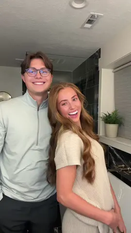 Halloween costume reveal… 🤭🤫 #halloween #couplescostume #couplescostumeidea #halloweencostume 