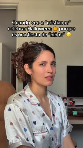 😵‍💫 si si ya van a decir que no hay que “Juzgar” que es inofensivo , que es solo para niños ; cuando la realidad es que el mundo de las tinieblas siempre disfraza su interés, celebrar a los muertos o este tipo de muestras demoníacas nunca serán inofensivas  #cristianos #noalhalloween #hagamosviralajesus #jovenescristianos 
