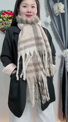 Chiếc khăn choàng không thể thiếu trong mùa đông @phukienqo #khanchoangquocdan #khanchoangmuadong #khanquangcoqo #xuhuongtiktok 