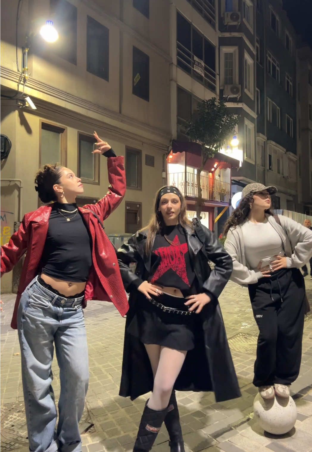 iki manken buldum yolda sahibi kimse alsin