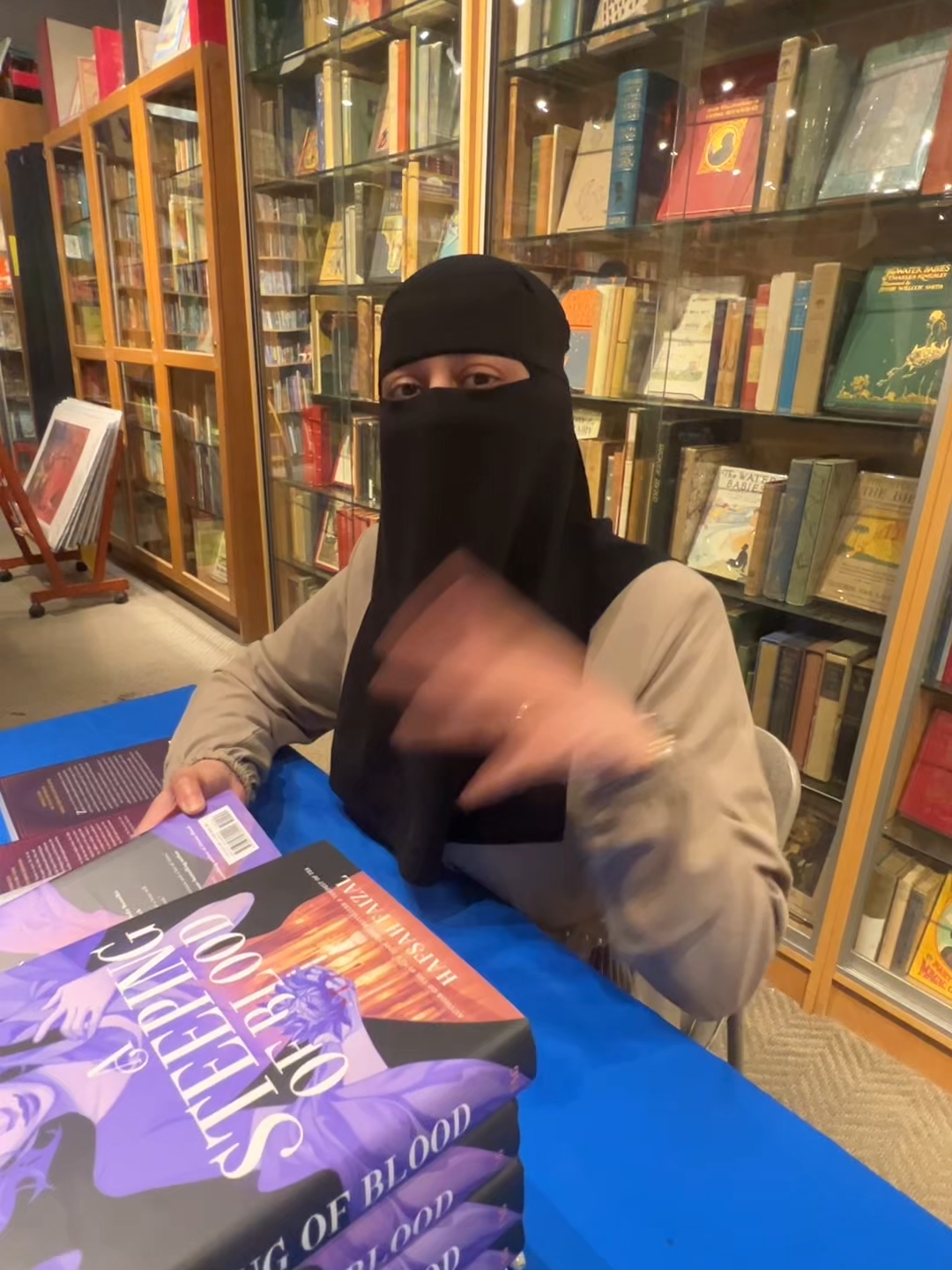 @hafsahfaizal is truly the most dedicated, 10/10. Which Sharpie color is your favorite? #asteepingofblood #hafsahfaizal #atempestoftea #fantasy #yabooktok #books #BookTok