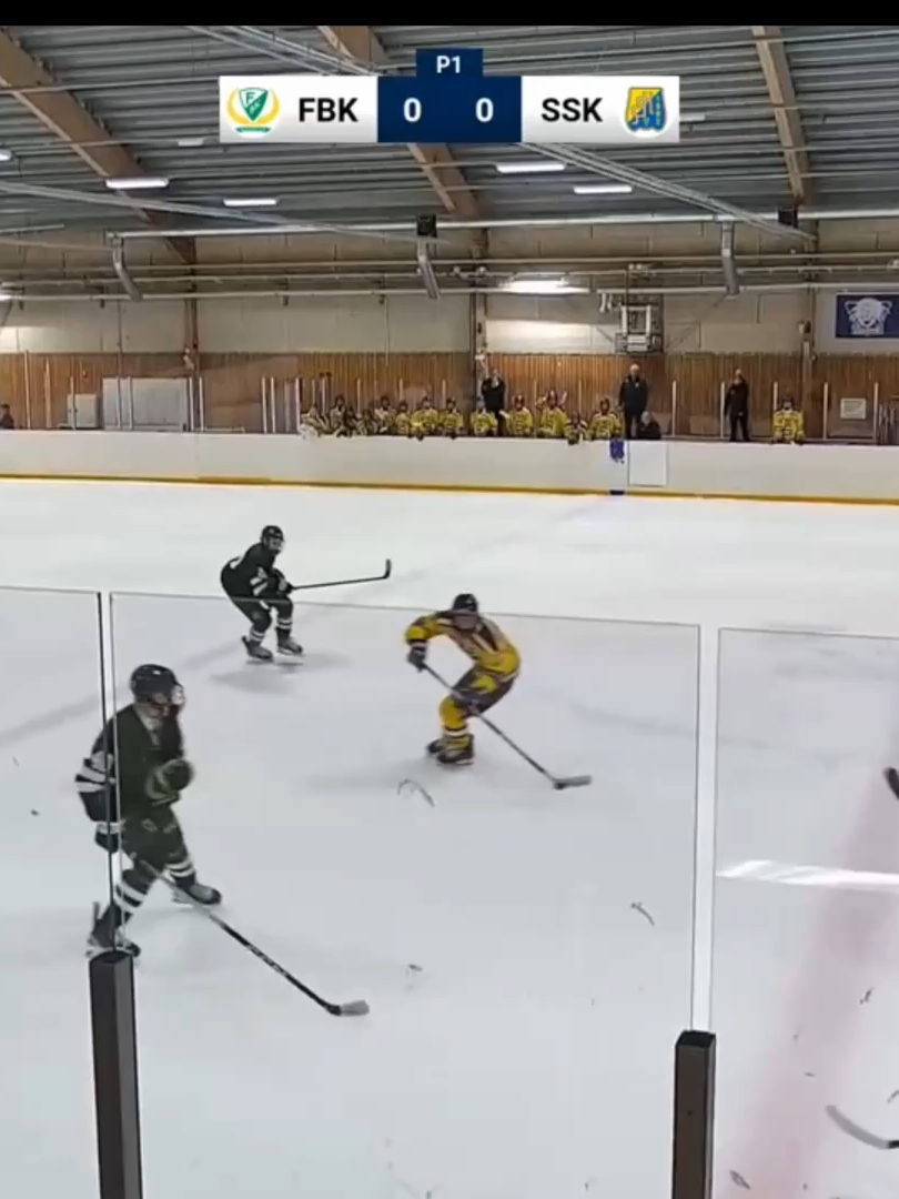 Mål. @lengmo212 Assist @olletaengh_17  #hockey #juniorhockey #ishockeyskill #hockeygame