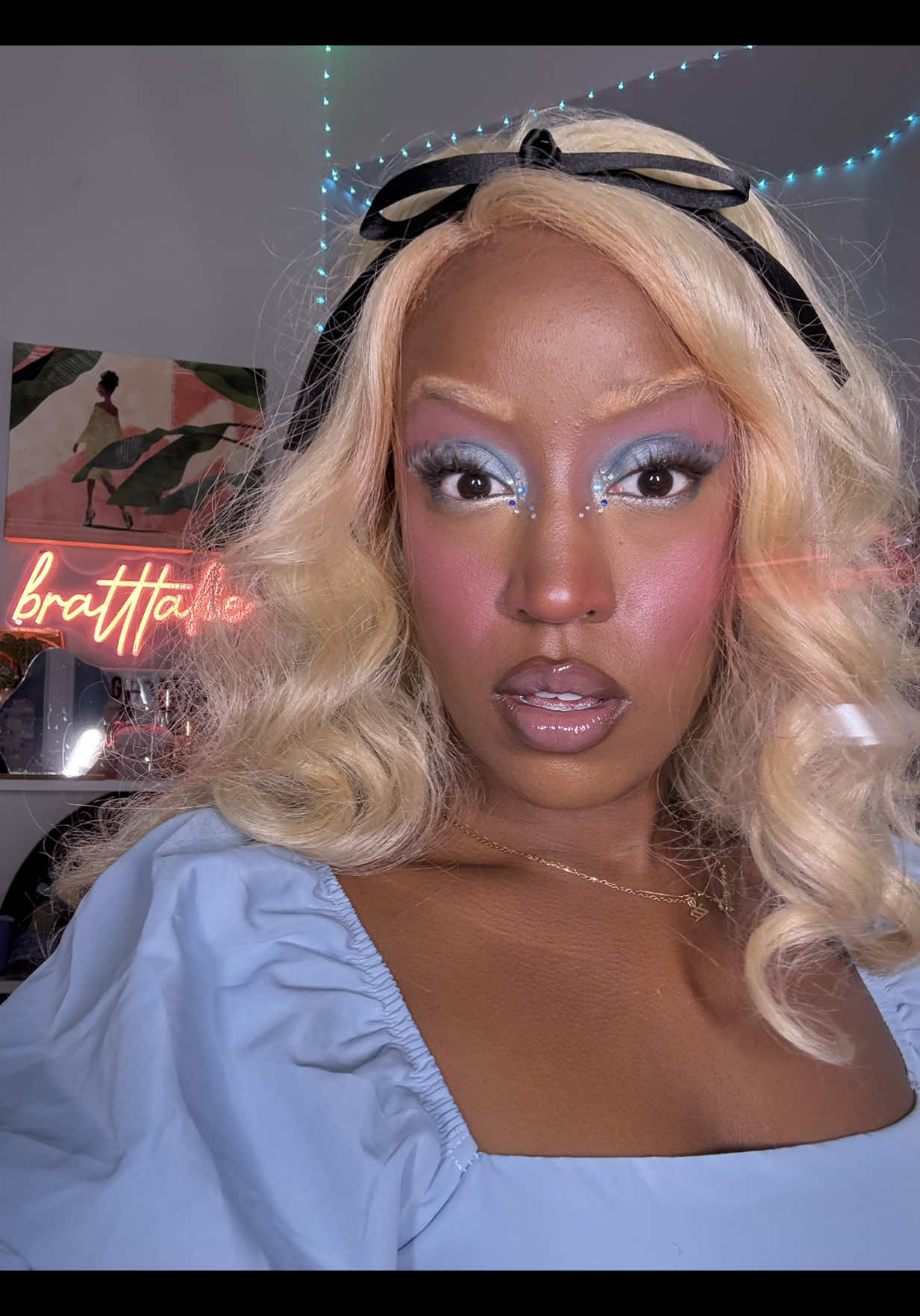 bye alice 🙃 hi cheshire cat 😈 #makeuptransition #makeuptransformations #halloween #halloweenmakeup #diycostume    