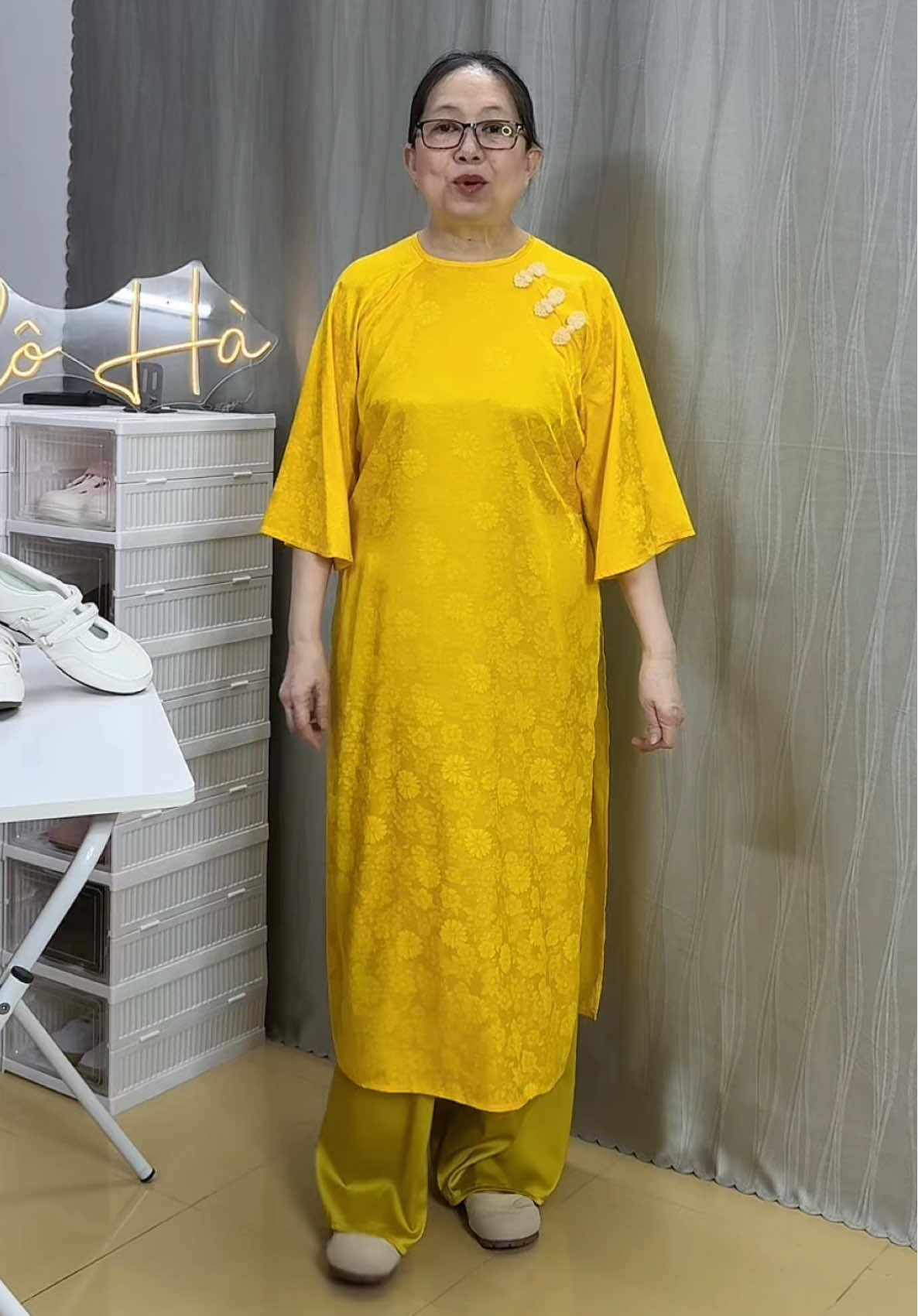Nhìn màu áo dài thôi là nôn Tết rồi các bạn ơi 🌼 #cohalantoa #cohareview #aodai #aodaitet #aodaicachtan 