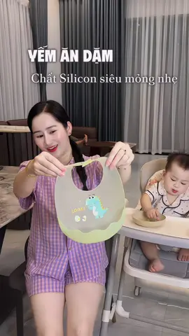 Mom nào có bé chuẩn bị ăn dặm thì mua cái loại yếm Silicon siêu mỏng nhẹ này cho con đeo cho nhẹ cổ con nhé #anhnguyetmepepsi #mebimsua #yemchobe #yemandam #xuhuong 