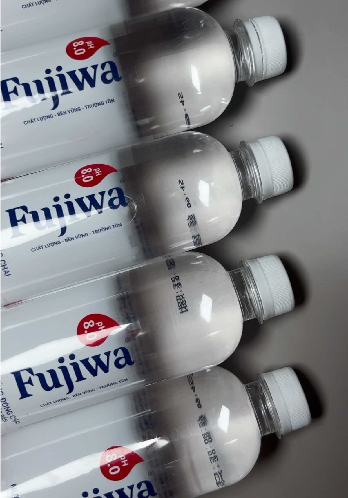 Cảm nhận cá nhân: Uống nhiều nước cho xinh gái xinh trai và tốt cho sức khoẻ hehe. Nếu được thì chọn nước tinh khiết pH8 Fujiwa hen @Fujiwa Vietnam Store  *Mọi chia sẻ chỉ là từ phía cá nhân. Mình chỉ là một người bình thường mua và sử dụng sản phẩm, mọi người tìm hiểu kĩ tất cả sản phẩm trước khi mua nhé!  #fujiwa #fujiwavietnam #ugc #ugccreator #review 