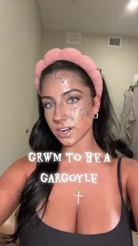 Feel free to put it in 2x but here’s the whole process #gargoylecostume #greenscreen 