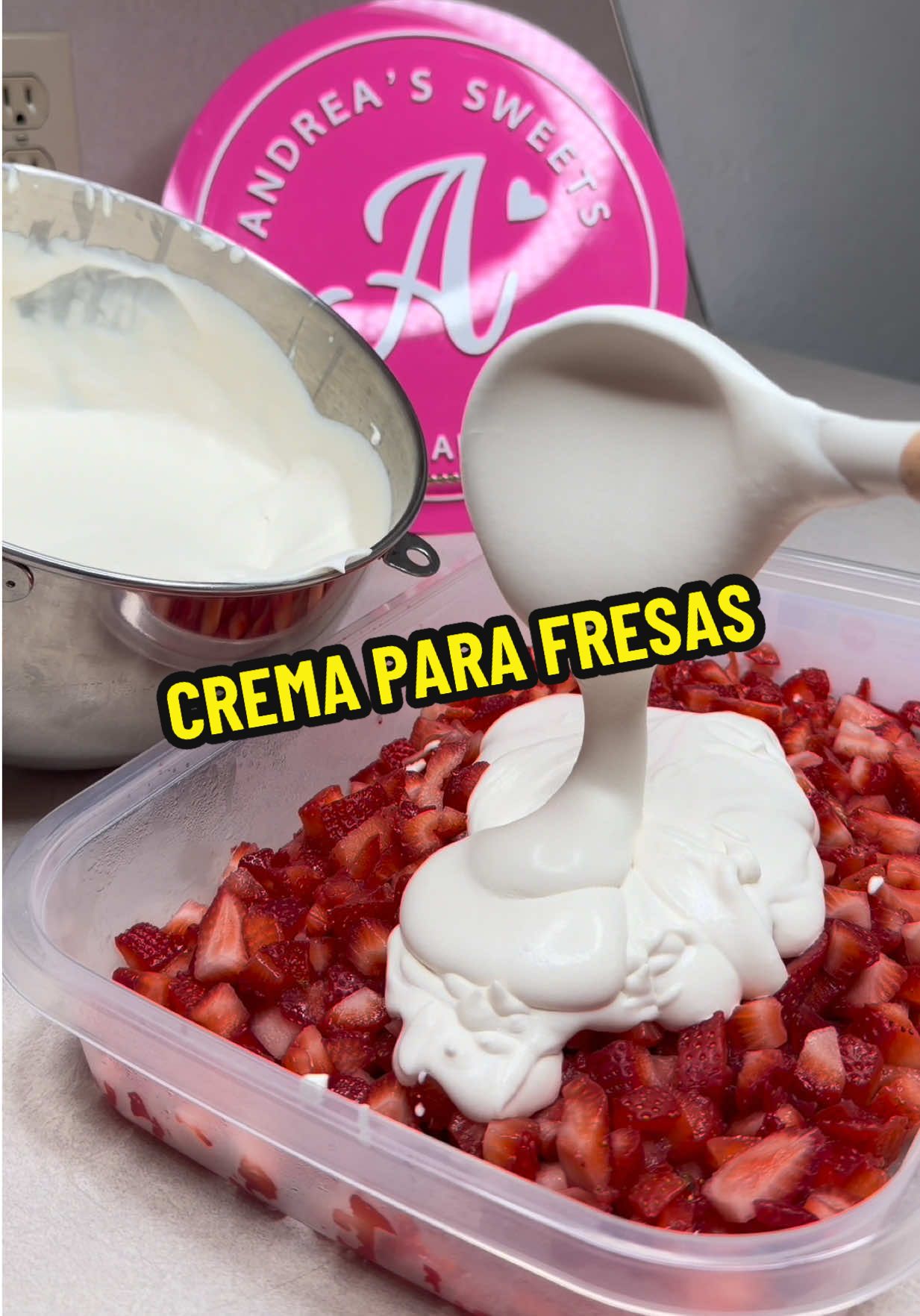 Fresas con crema 🍓🥄🥣✨#recetas #fresasconcrema #postresparavender #emprendedores #desserts 