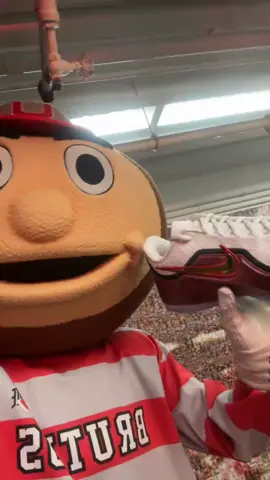 From tunnel to turf. 👑 @Nike @Ohio State Football @OhioStateAthletics #teamnike #ohiostate #buckeyes #football 