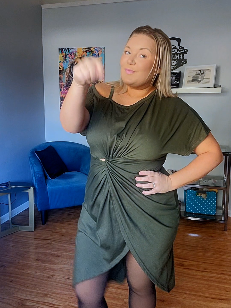 #TshirtDress #OffTheShoulderDress #PlusSizeFriendlyDresses #Size16 #dressesforCurves 