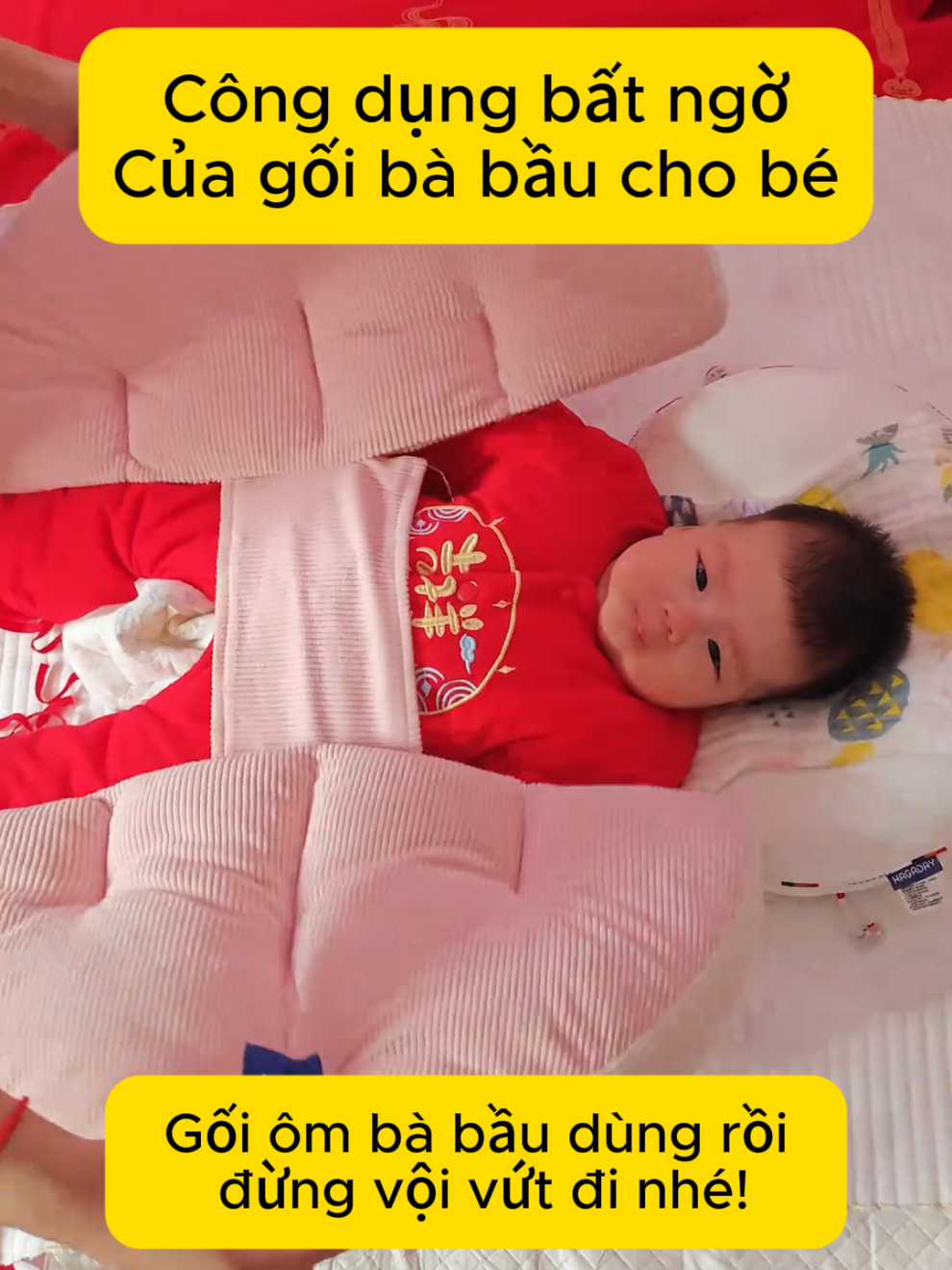 Ai mà ngờ cái gối bà bầu hồi mang thai… Giờ lại là “Bí kíp chăm con thần thánh” của các mẹ bỉm 😆 #TreSoSinh #ChamConDeDang #DoChoMeVaBe #GoiBaBauDaNang #MeoNuoiCon 