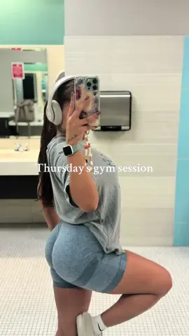 Been putting in work, drinking my water, studying and minding my business🦋🙂‍↔️ #GymTok #gymmotivation #work #fall #fyp 