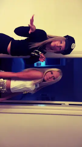 @vilma.helsted vi mangler😔 @Silke🌟🌟 @fridazorde0 #golddigger #police #halloweencostume #copenhagen #fyp 