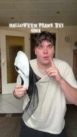 Als was geht ihr zu Halloween?  #oma #funny #fun #witzig #lustig 