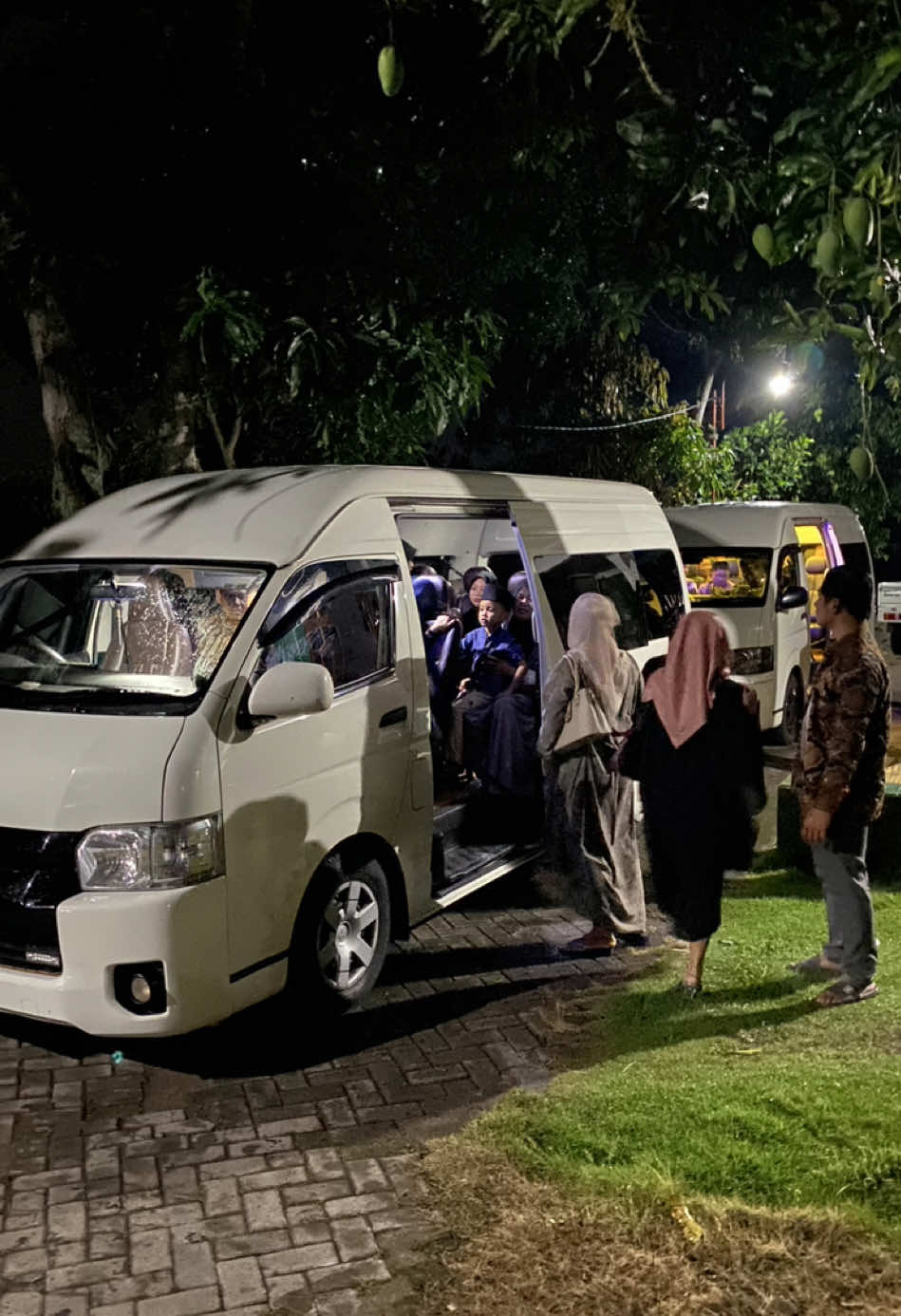 Kamu kapan di anterin.🤩 #sewahiaceponorogo #sewahiacemadiun #sewaelfponorogo #pelayanan #fypage 