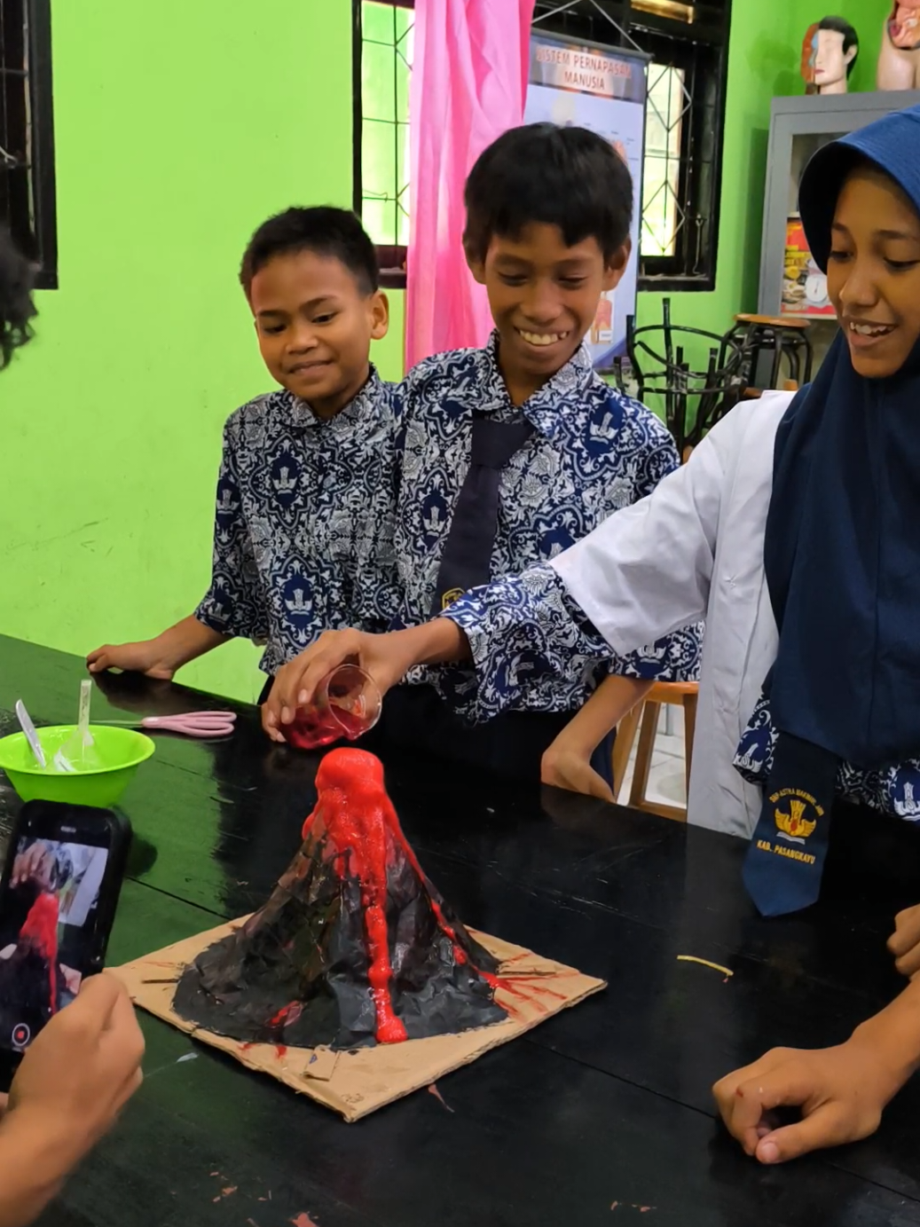 gunung Meletus 7B  belajar menjadi professor sains muda  #eksperimen #sains #kimia #ipa 