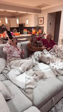 Does a bear 💩 in the woods? 🍷#onemore #halloween @Chantal @shannonnoelleee 