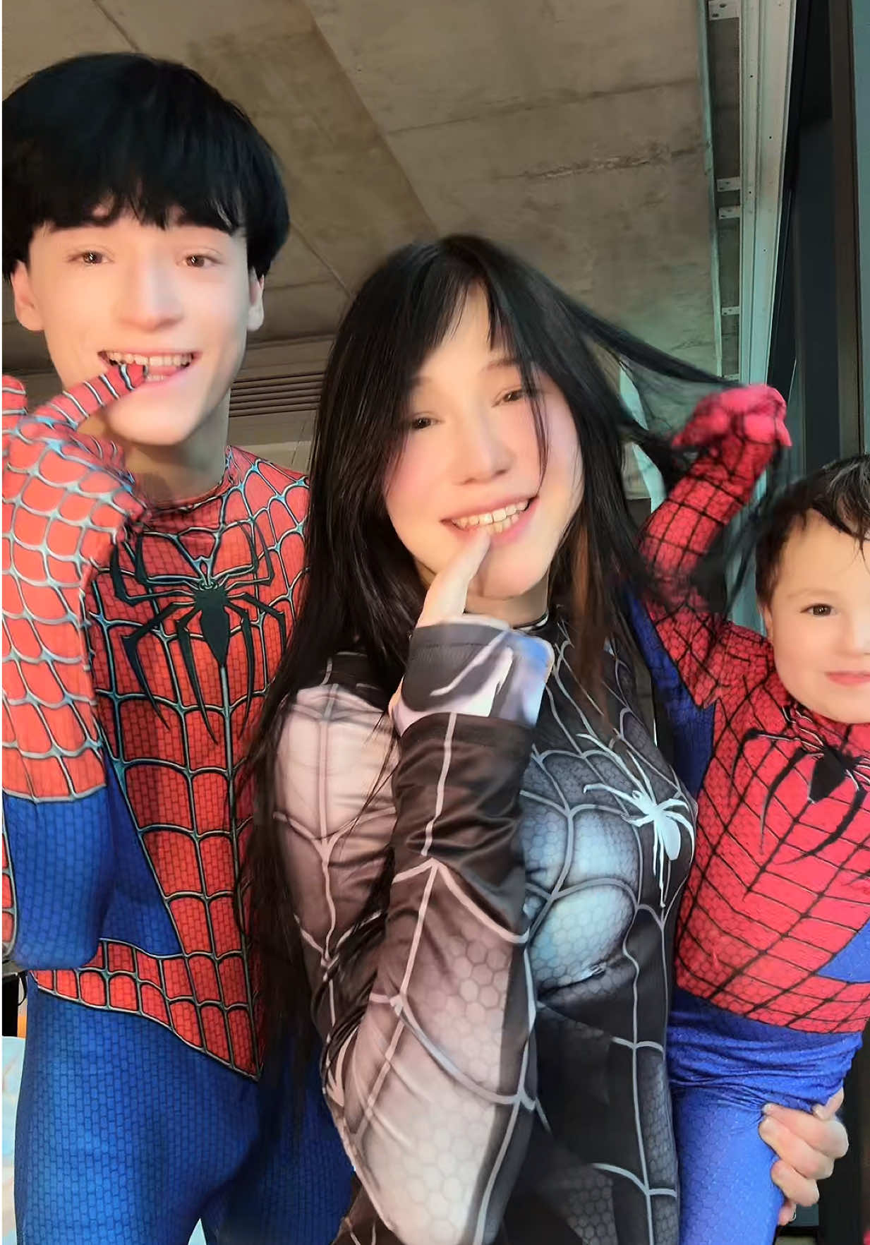 🕸️🕷️ #halloween #spiderman #familytime #costume 