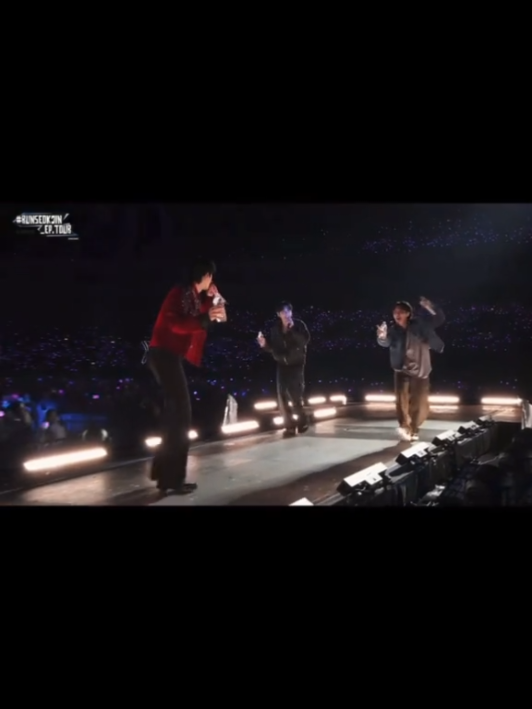 ditunggu versi ot7 yaa ❤️‍🩹 #jungkook #jhope #jin #bts #btsarmy @mnijungkook @BTS @hobipower 