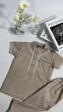 Simple, adem, dan sopan — cocok banget buat si kecil! #promomakanharian #setelankokoanak #kokoanaklakilaki #fashionmuslimanak #gajiansale 